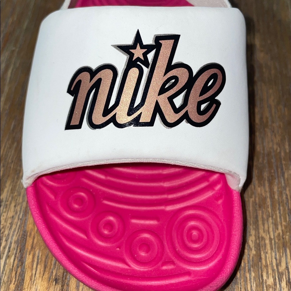 Nike Kids Sandals in Pink and White - Picture 2 of 3